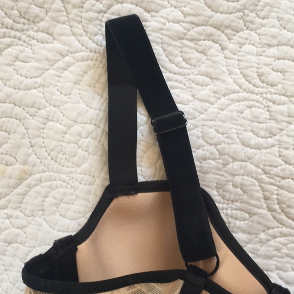 Victoria’s Secret Velvet Flower 36B Bra - Picture 13 of 15